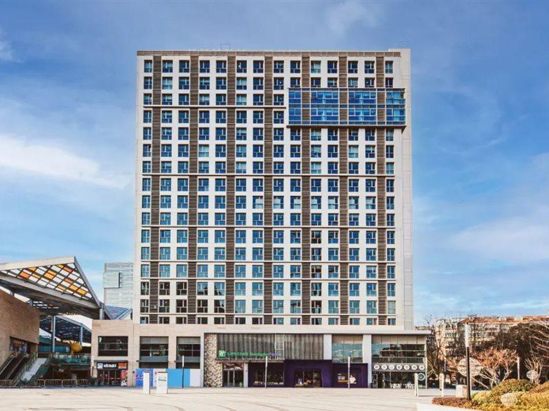 Holiday Inn Express Shanghai Baoyang, An Ihg Hotel Exterior photo